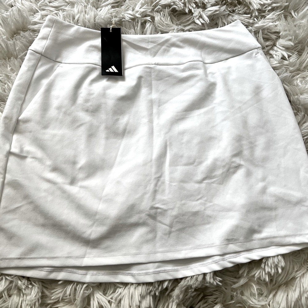 Adidas golf skort - white - brand new with tags!!! ⭐️ (size large)